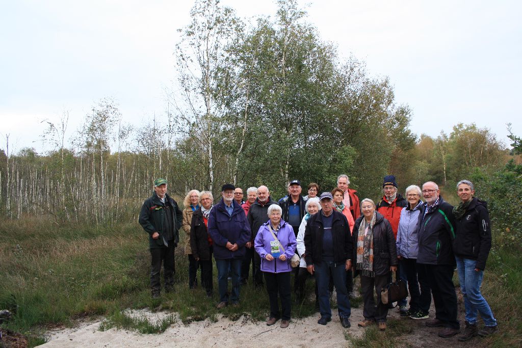 20.09.17: Abendwanderung im Venner Moor (mit Förster Hubert Richter, Heimatverein und Wanderfreunden, Bild: Gemeinde Senden))