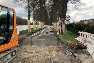 Arbeiten an der Zufahrt Droste Gärten.
