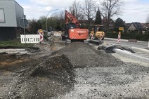 Vorbereitungen für die Erneuerung der Fahrbahn und des Gehweges.