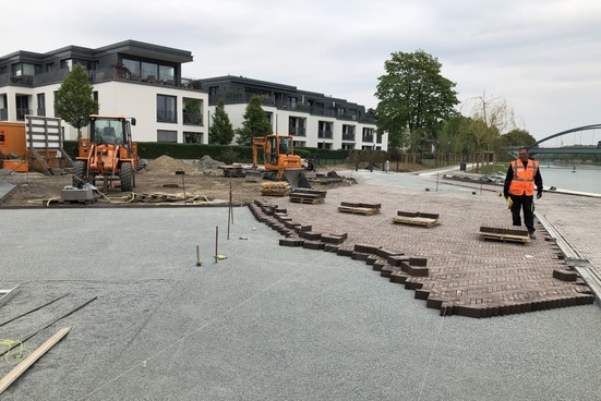 Pflasterarbeiten am Kanalplatz 2