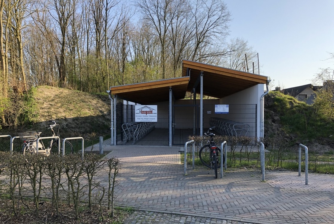 Fahrrad-Garage an der Haltestelle Siebenstücken