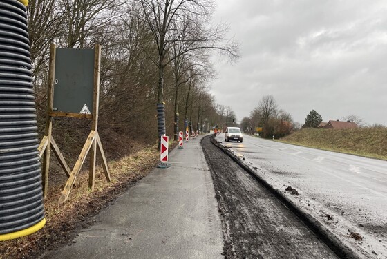 Arbeiten auf der westlichen Seite der B235 sind gestartet.