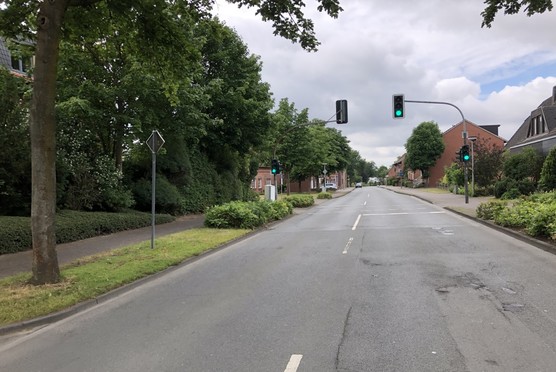 Die Fahrbahn der Appelhülsener Straße vor der Sanierung.