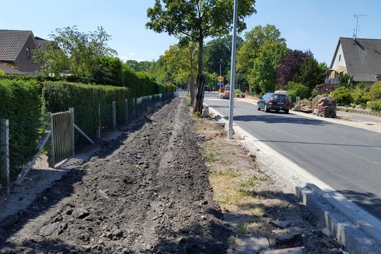 Aufbruch des Geh- und Radweges Richtung Lidl-Markt