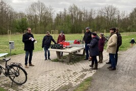 Pflanzfest: Beschenkte und Spender der Jubelbäume (2).