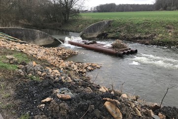 Situation vor Entfernen des Querbauwerks.