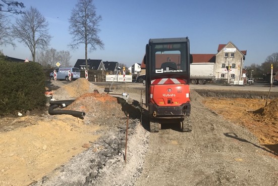 Arbeiten im Kreuzungsbereich Mühlenstraße - B 235.