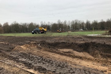 Oberboden in den zukünftigen Aufweitungen des Dümmers wird entfernt