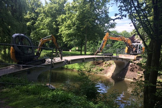 Abriss der alten Brücke im Juni 2016