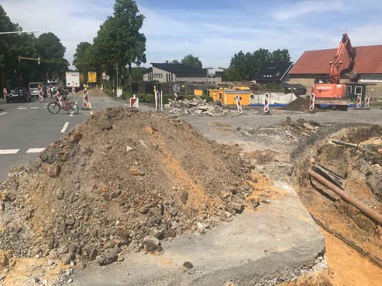 Vorbereitung für die Verlegung von Versorgungsleitungen (Wasser, Strom, Lehrrohre, Lichsignalanlage etc.)