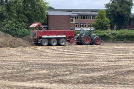 Boden für die Lärmschutzwälle wurde angefahren.