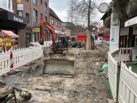 Auskofferung des vorhandenen Unterbaus im 2. Bauabschnitt von der Engelapotheke bis Geiping