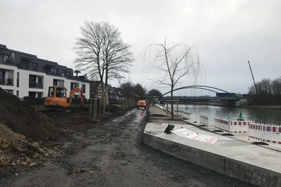 Schotterplanum des Betriebsweges ist hergestellt.
