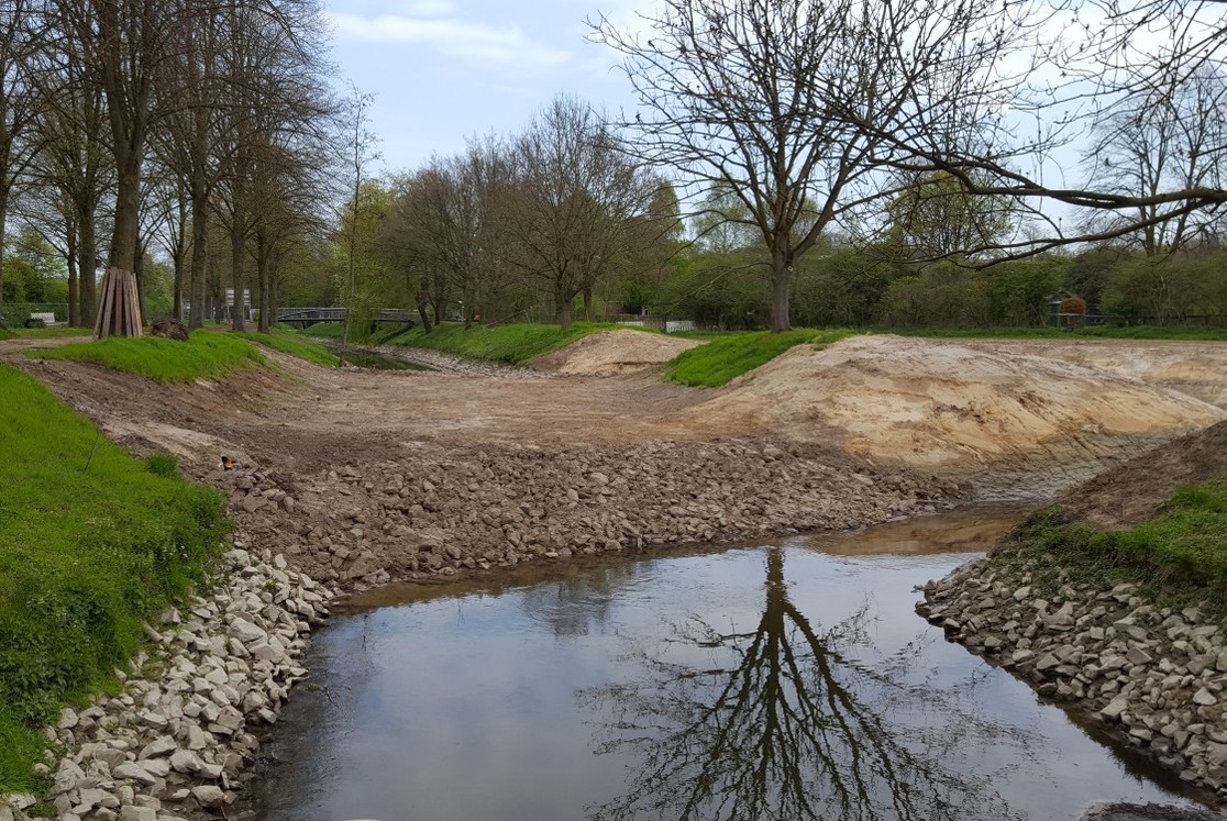 Das Das alte Flussbett ist zum Teil verschlossen, könnte aber noch überflossen werden. 