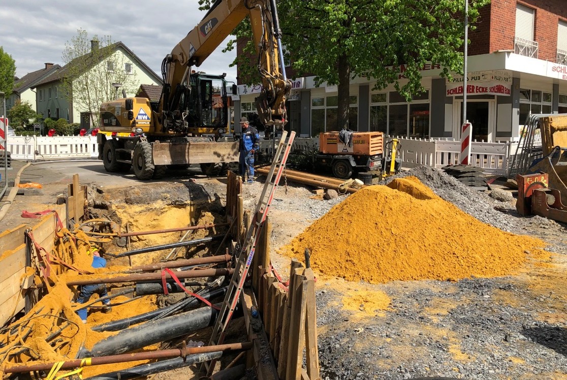 Vorbereitungen für die Verfüllung mit Flüssigboden. Vorbereitungen für die Verfüllung mit Flüssigboden.