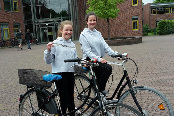 Natalie Mört und Emily Balzer fahren für das Team des Joseph-Haydn-Gymnasiums.